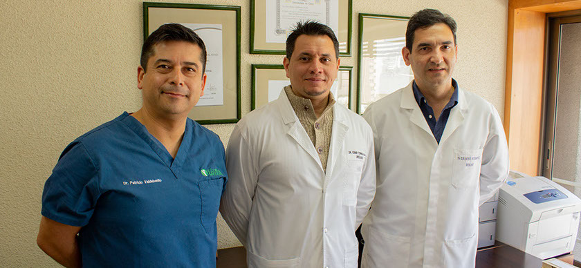 Dr. Jesus Salvador Hernandez, Dr. Luis Patricio Valdebenito y Dr. Eumir Torrealba